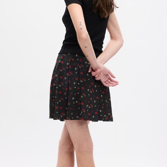 Floral Pleated Mini Skirt - Picture 4 of 4